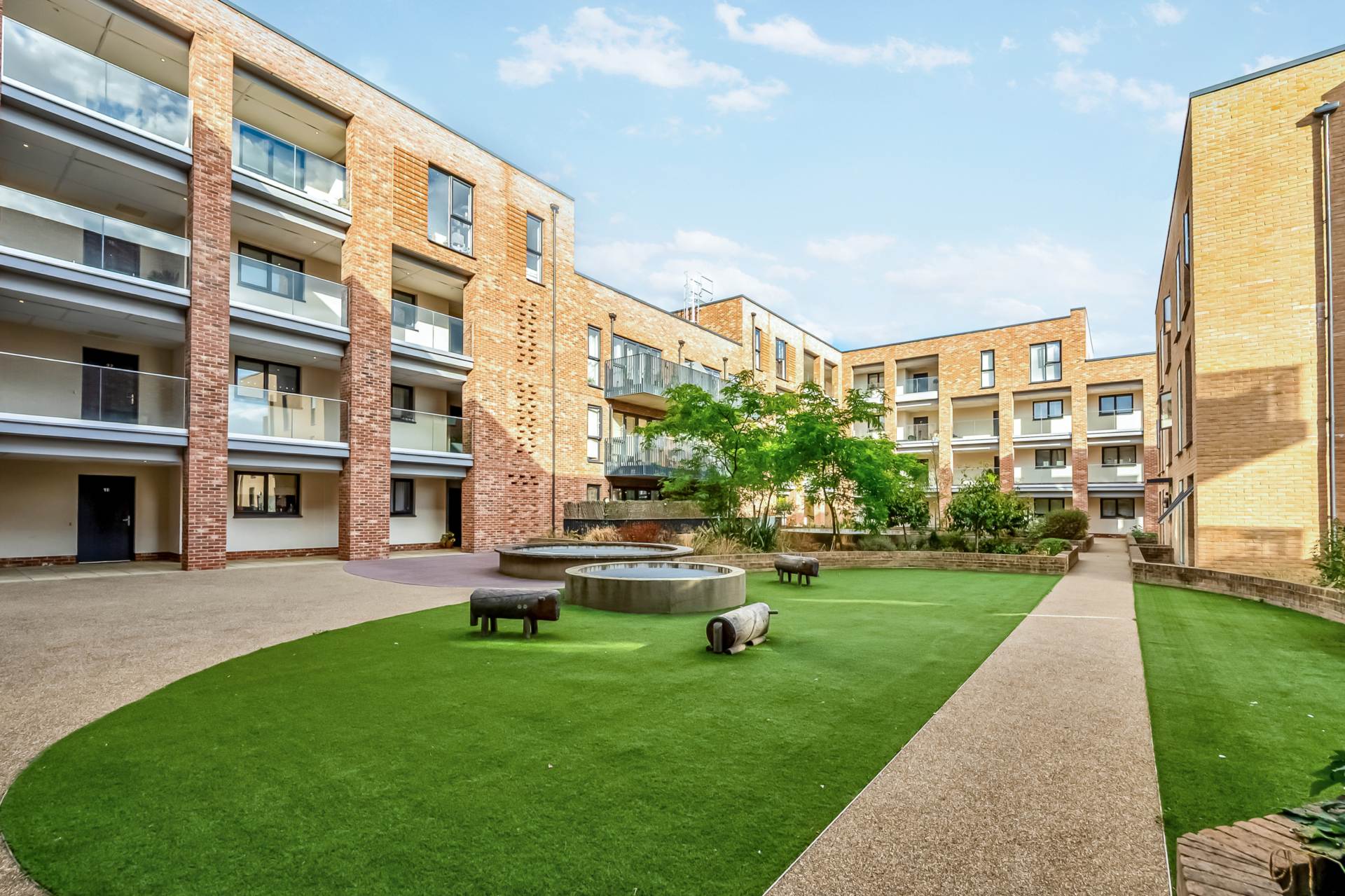 Additional Property Image 2 bedroom Apartment for sale in Brentford 12