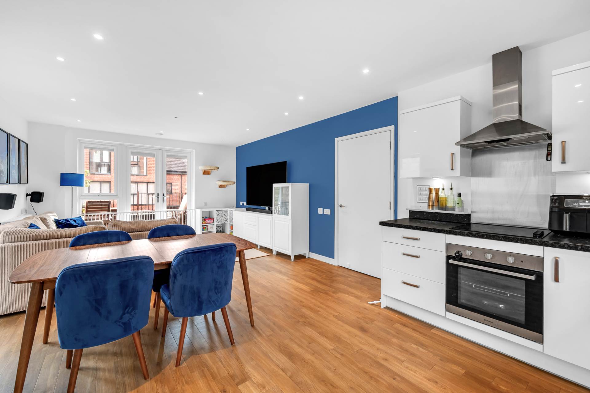Additional Property Image 2 bedroom Apartment for sale in Brentford 4