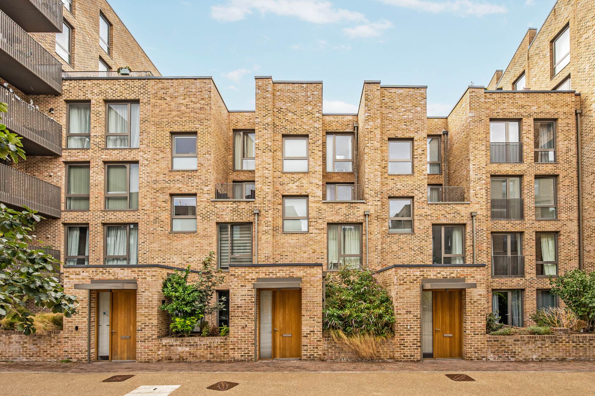 5 bedroom Town House for sale in Brentford