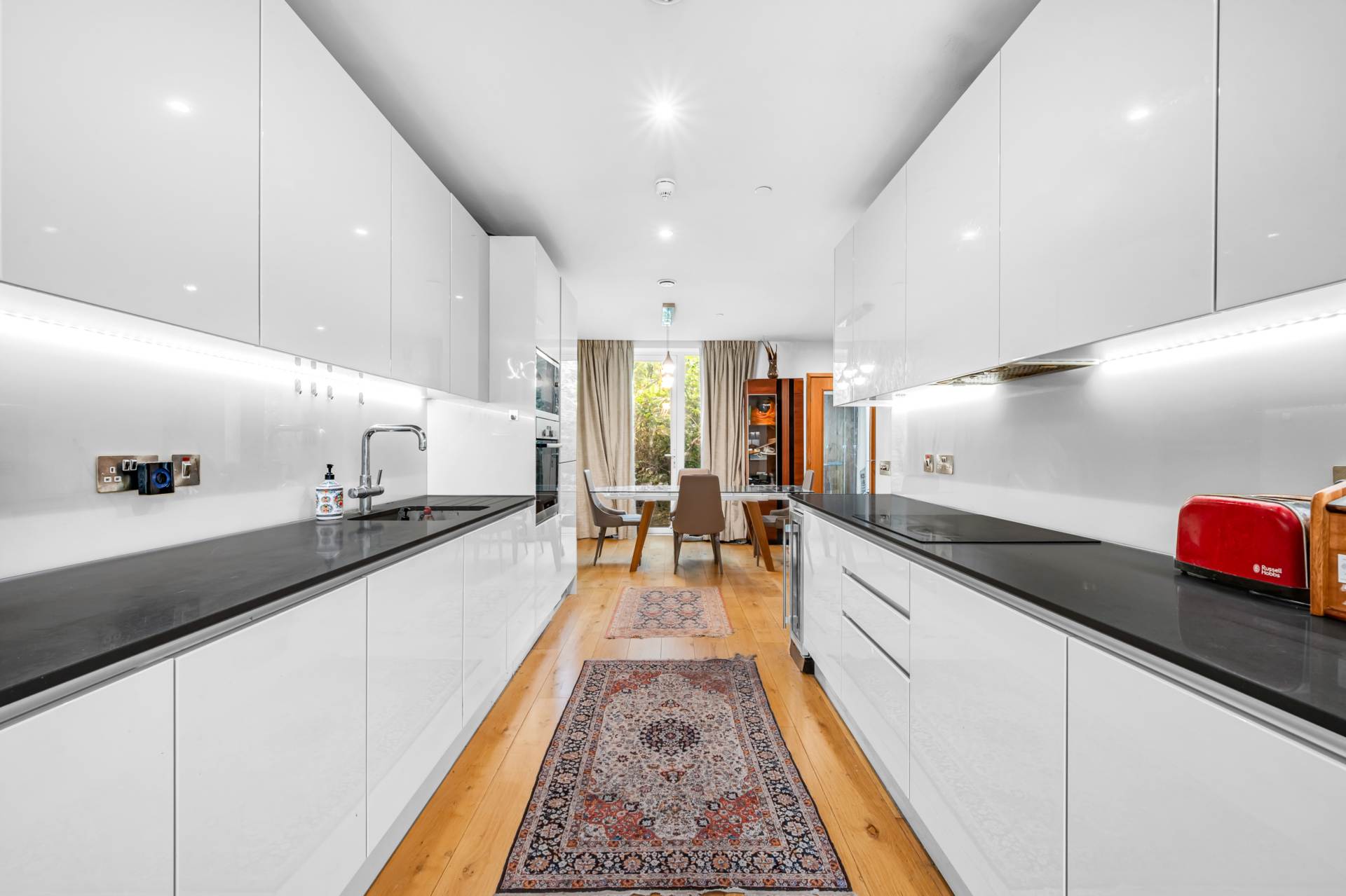 Additional Property Image 5 bedroom Town House for sale in Brentford 4