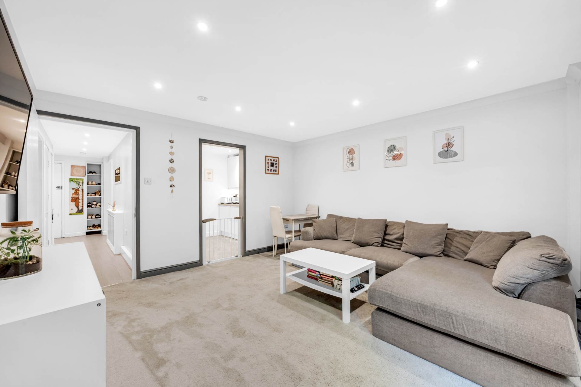 Additional Property Image 2 bedroom Apartment for sale in Brentford 4