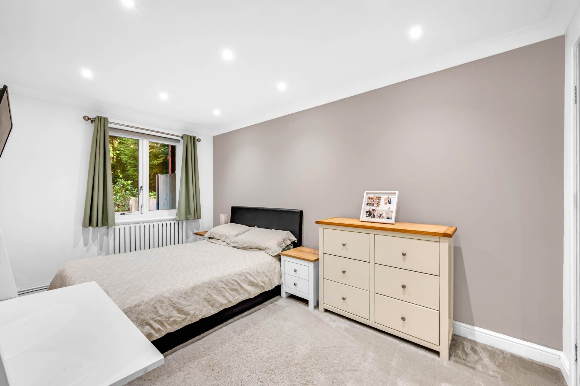 Additional Property Image 2 bedroom Apartment for sale in Brentford 6