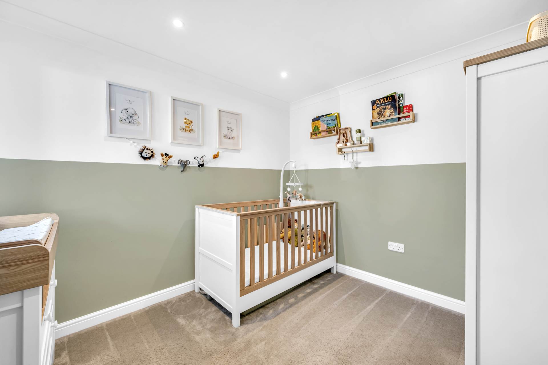 Additional Property Image 2 bedroom Apartment for sale in Brentford 8
