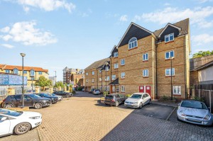 2 bedroom Apartment for sale in Brentford