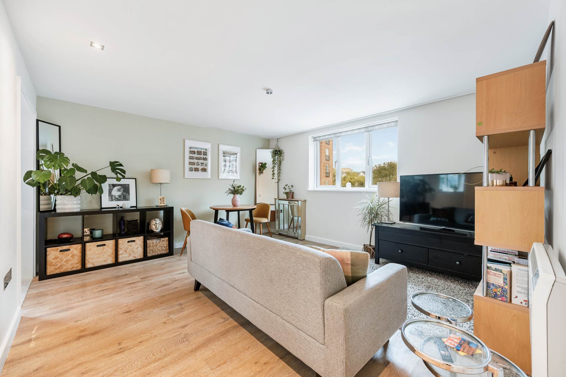 Additional Property Image 1 bedroom Apartment for sale in Brentford 3