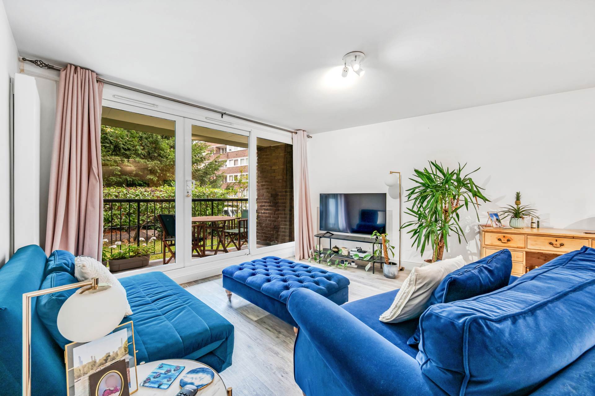 Additional Property Image 2 bedroom Apartment for sale in Brentford 2