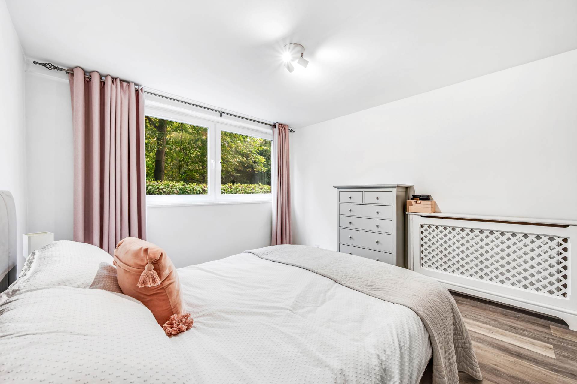 Additional Property Image 2 bedroom Apartment for sale in Brentford 8