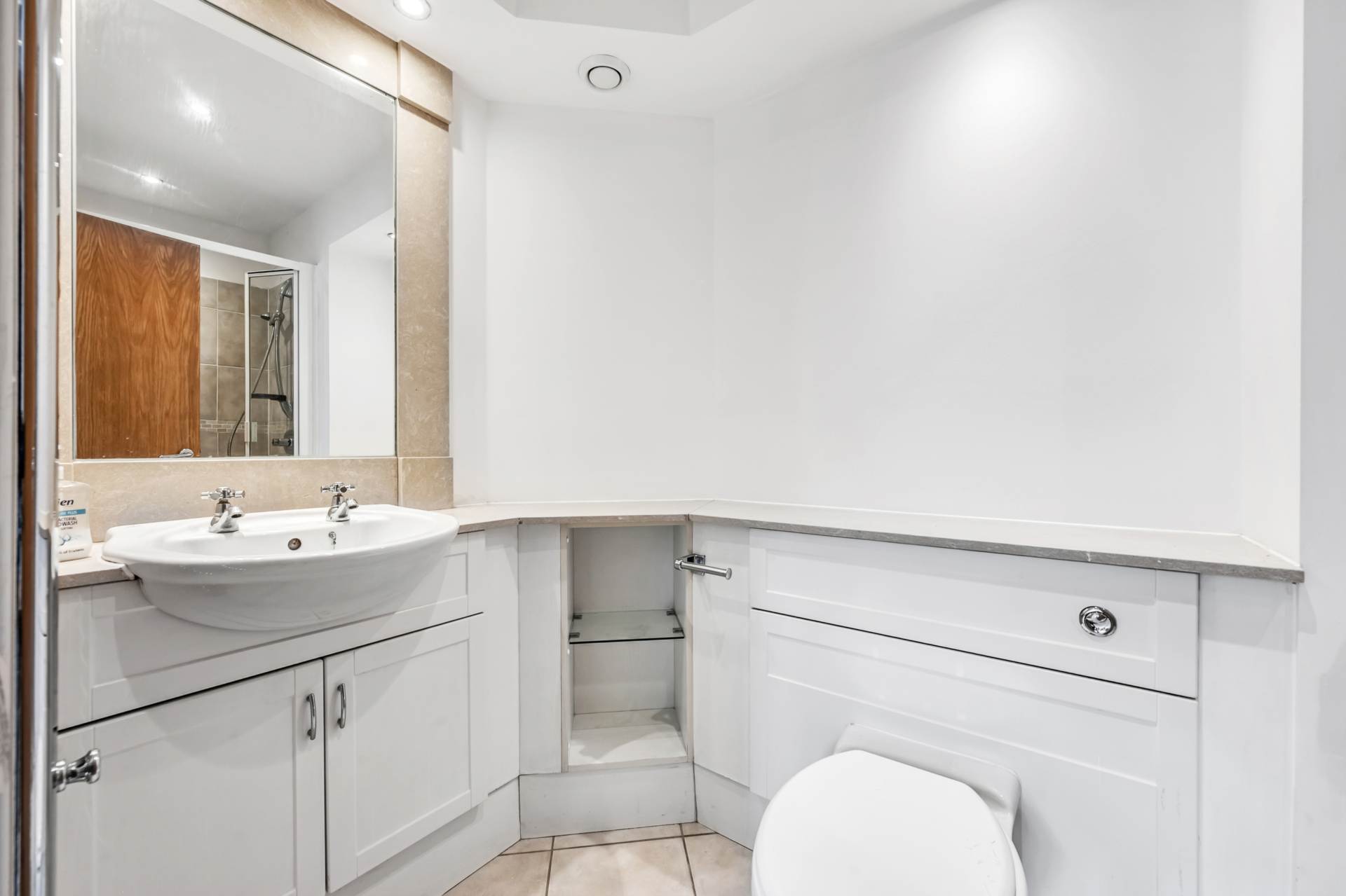 Additional Property Image 3 bedroom Apartment for sale in Brentford 7