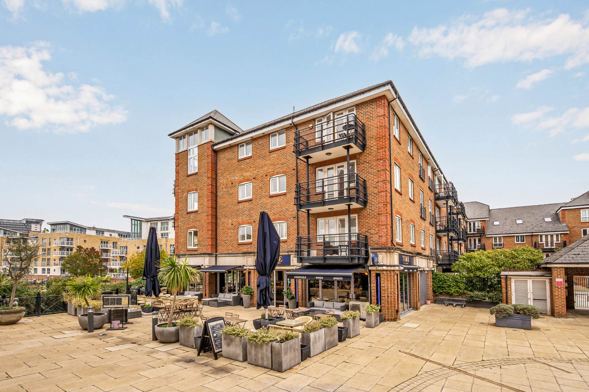 Additional Property Image 3 bedroom Apartment for sale in Brentford 13