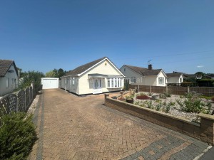 2 bedroom Detached Bungalow to rent in St Neots