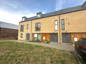 2 bedroom Town House to rent in St Neots