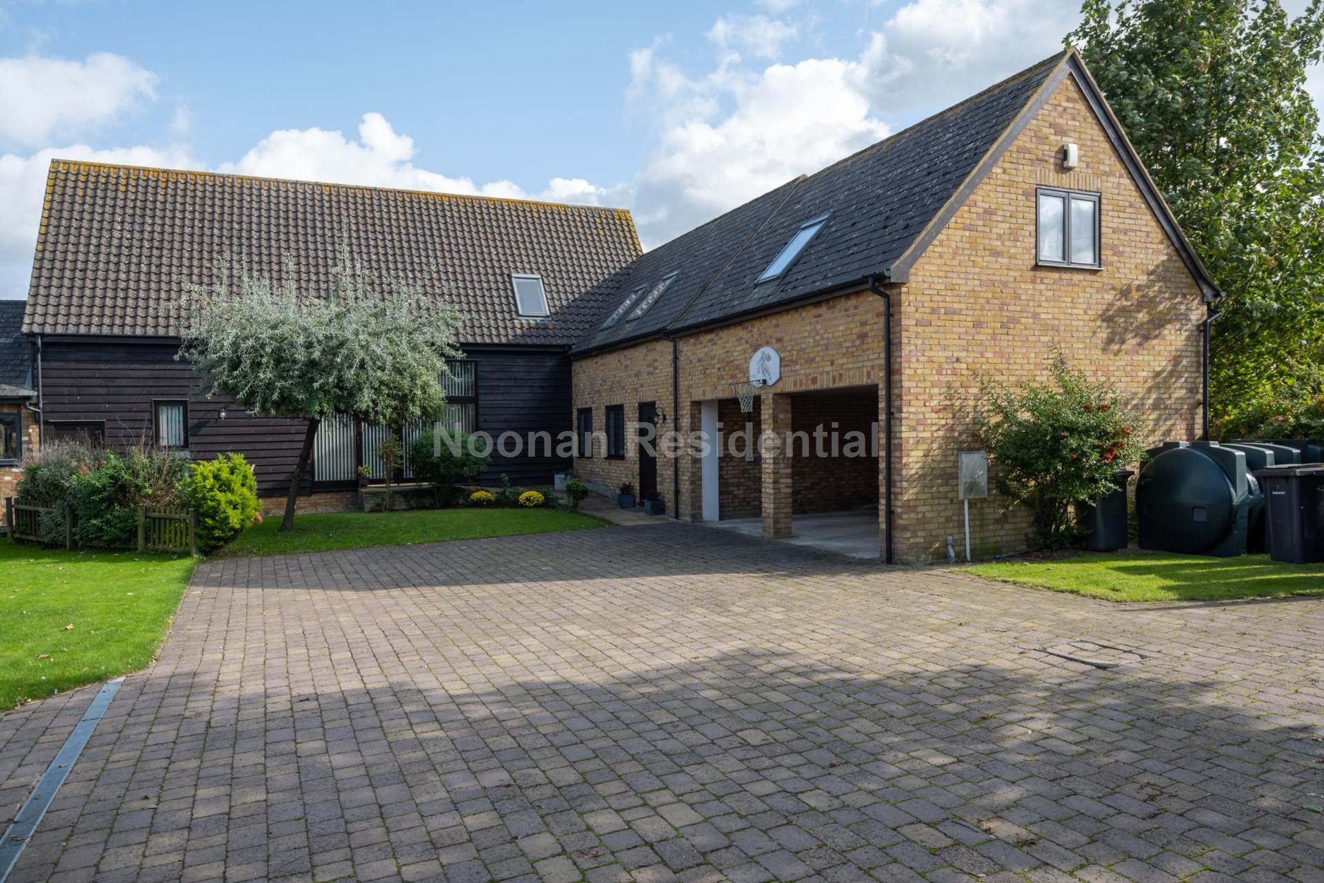 Additional Property Image 5 bedroom Link Detached House for sale in Bedford 21