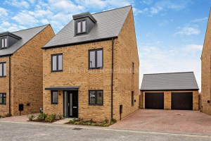 4 bedroom Detached to rent in St Neots