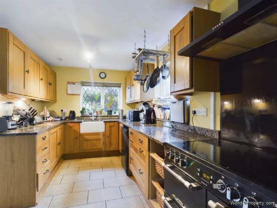 Additional Property Image 4 bedroom Detached for sale in Chinnor 9