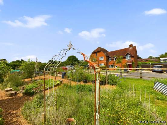Additional Property Image 3 bedroom Semi Detached for sale in High Wycombe 11