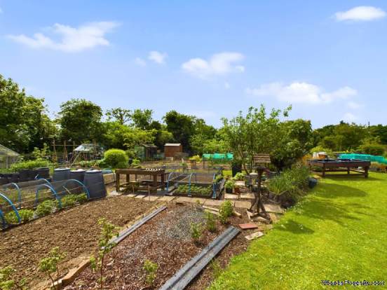 Additional Property Image 3 bedroom Semi Detached for sale in High Wycombe 12