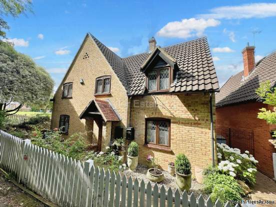 Additional Property Image 4 bedroom Detached for sale in Basildon 2