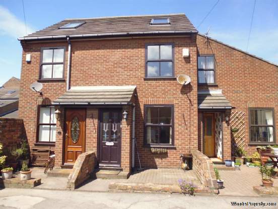 2 bedroom Terraced for sale in Scarborough